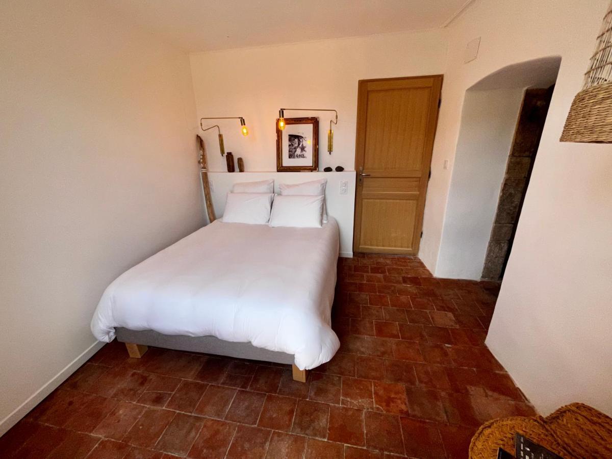 Les Roches Bed & Breakfast Compregnac Luaran gambar